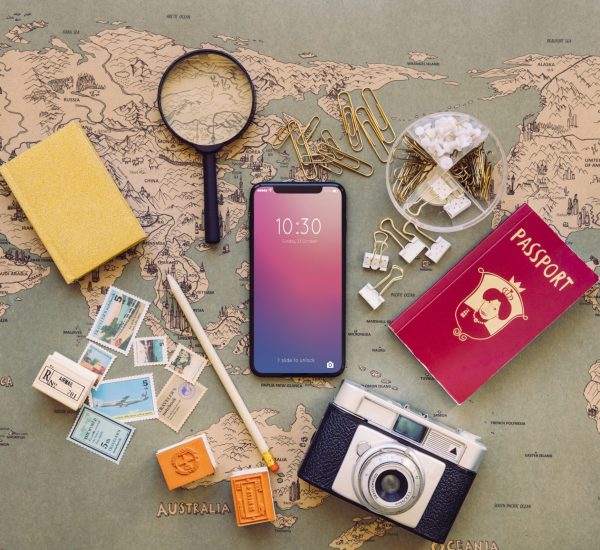 smartphone-tourism-equipment